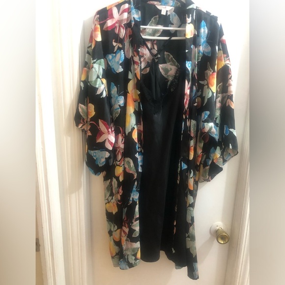 Secret Treasures Other - Secret Treasures Floral Kimono Robe & Black Satin Slip Dress Set